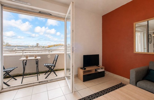 Laval Apartment | La Grange - Proche Centre & Parking