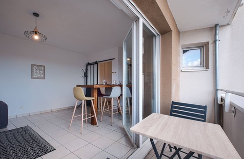 Laval Apartment | La Grange - Proche Centre & Parking