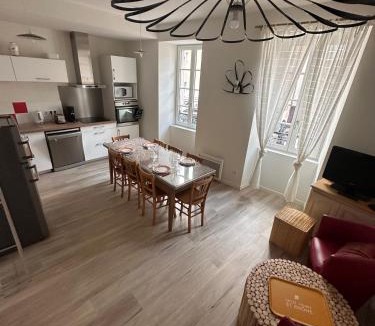 Tournon-sur-Rhone Apartment | La Maison de ma Mère - Vue sur le Vignoble Saint-Joseph