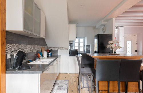 Ledeuix House | La Maison Du Soleil – L'aulhère, Jacuzzi, Terrasse, Climatisation, 6 Personnes