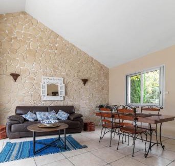 Gannat House | La Petite Maison Gannat