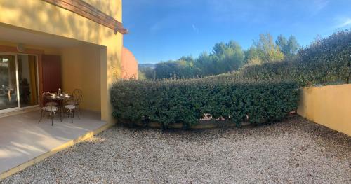 Roussillon Apartment | la pinède