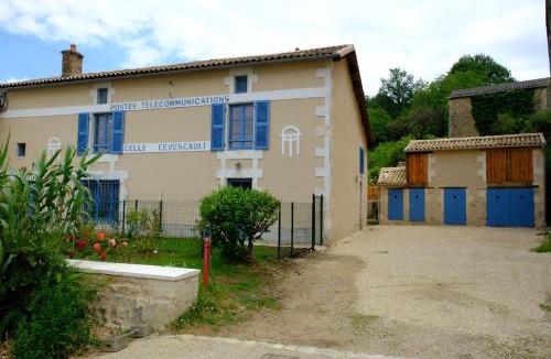 Celle-Levescault House | La poste restante