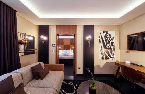 Centre Ville Hotel | La Pyramide - Maison Henriroux