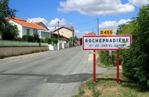Chatel-Guyon House | La Roche Pérégrine