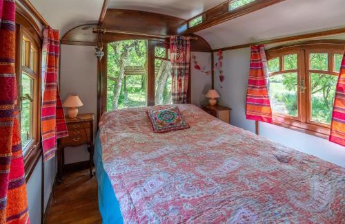 Grignan House | La Roulotte Authentique