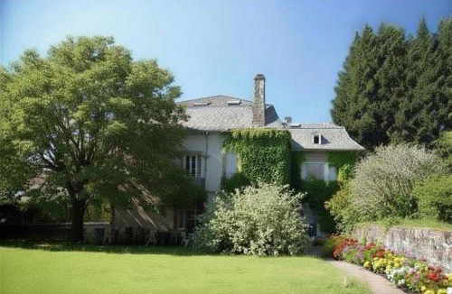 Saint-Martin-Valmeroux Hotel | La Source du Mont