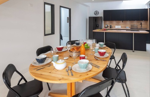 Laval House | La Terrasse - Climatisation - Parking