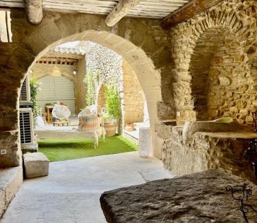 Lagnes House | La Villa 1777