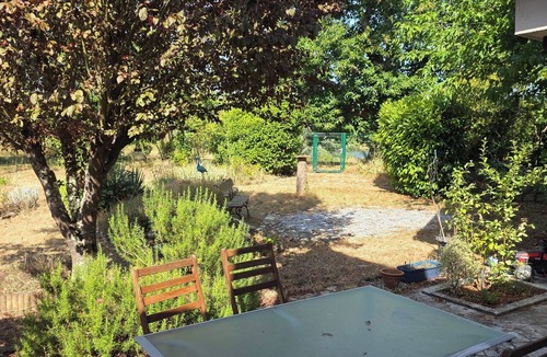 Chatellerault House | Lake View, Spacious House with Garden