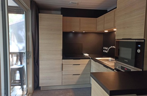 Labouheyre Ski Chalet | Lakefront chalet with pool, air conditioning, and parking