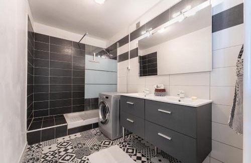 3rd Arrondissement Apartment | Large 4 bedroom equipped flat
