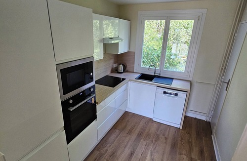 Bellevue Apartment | Large apartment - Newly renovated - 50m from streetcar - Shops - 15min from town center