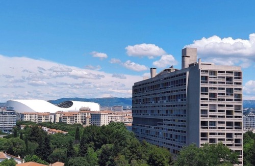 Sainte-Anne Apartment | LARGE APARTMENT WITH TERRACE SEA VIEW NEAR BEACHES AND VELODROME STADIUM