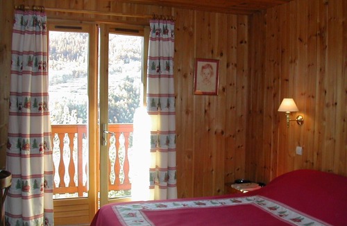 Saint-Chaffrey Ski Chalet | Large chalet sleeps 12 with magnificent view