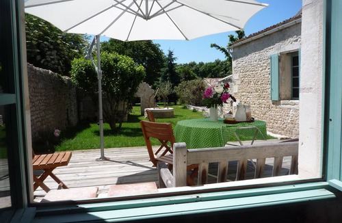 Saint-Just-Luzac House | Large & charming village house (XVI°) with garden