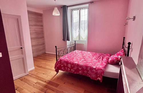 Chateauneuf-sur-Charente House | Large garden house. 3 bedrooms, dining room, 2 bathrooms.