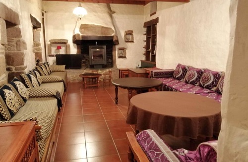 Plounerin House | Large gîte with private covered and heated swimming pool, week and weekend rentals.