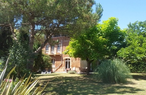 Castelsarrasin House | Large house with swimming pool and garden in the heart of orchards.