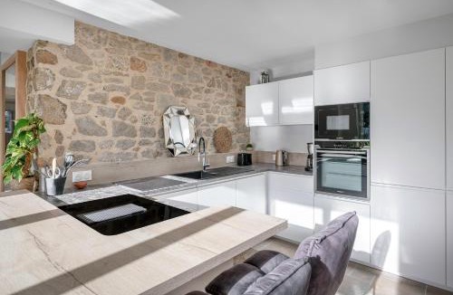 Clis Villa | Large Longhouse with HOT TUB & SAUNA, 4 BATHROOMS, 4 TVs