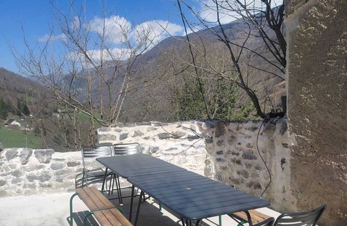 Urdos House | Large mountain house for 12, comfort, peace & nature