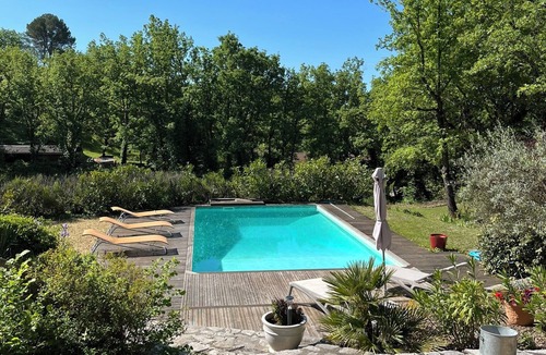 Pierrevert House | Large Provencal house with swimming pool