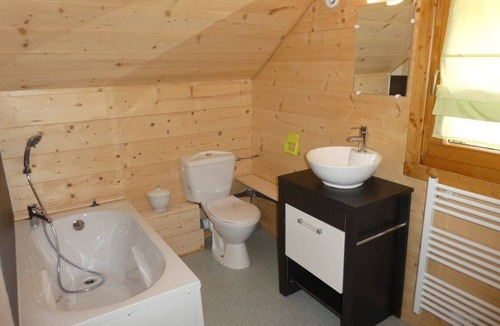 Reallon Ski Chalet | Large recent chalet sleeps 8 in Réallon with terrace