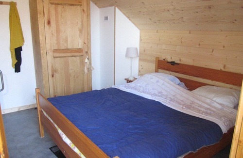 Reallon Ski Chalet | Large recent chalet sleeps 8 in Réallon with terrace