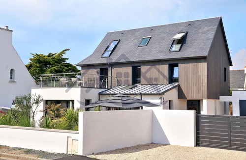 Guilvinec Villa | Large, recently built architect-designed house for 12 people