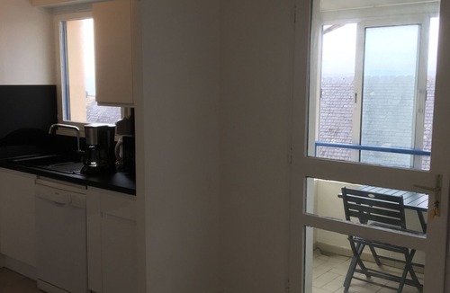 Treboul Apartment | Large studio in marina residence. Furnished tourism *