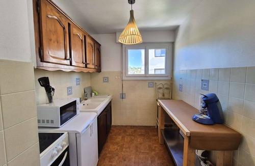 Tamaris Apartment | Large studio with sea view! A stone's throw from Les Sablettes beach