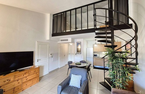 Saint-Mandrier-sur-Mer Apartment | Large terrace with sea view, recent residence, everything on foot