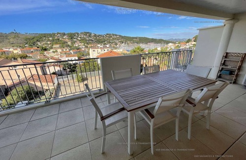 Saint-Mandrier-sur-Mer Apartment | Large terrace with sea view, recent residence, everything on foot