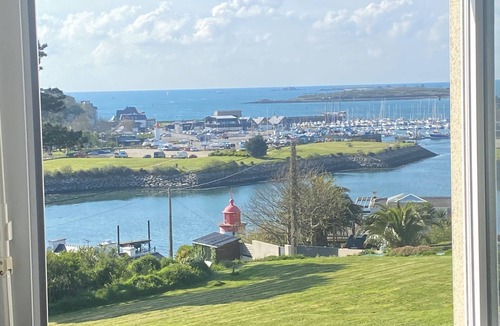 Landeda House | Large Villa (265m2) sleeps 11/12 with breathtaking sea view