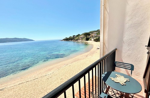 Tiuccia Apartment | Large waterfront studio - direct access to the beach