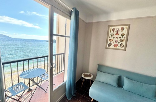 Tiuccia Apartment | Large waterfront studio - direct access to the beach