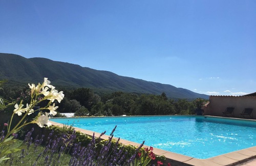 Cereste Villa | Lavender, Luberon view, swimming pool, AC : Villa Mas du Luberon 15 km from Apt
