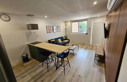 Saint-Priest Apartment | Le 14B RDC