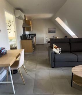 Lamballe Apartment | Le 202 Gare - T2 Climatisé - 4 Voyageurs - Bureau