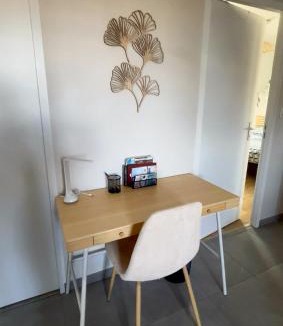 Lamballe Apartment | Le 202 Gare - T2 Climatisé - 4 Voyageurs - Bureau