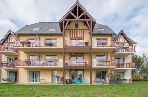 Sables-d'Or-les-Pins Apartment | Le Backspin - Appt 6p accès piscine, spa, sauna