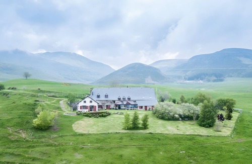 Chambon-sur-Lac House | Le Balcon des Puys: Panoramic Views, Tranquility, and Nature in the Heart of Sancy