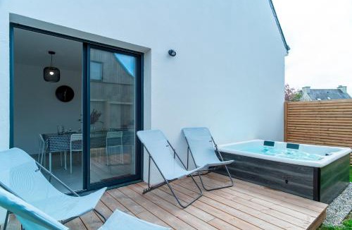 Locmariaquer Apartment | Le Bas du Nelud - Appt dans maison avec jacuzzi