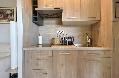 Riou - Petit Juas - Av de Grasse Apartment | Le Beauséjour, Studio with Rooftop Pool