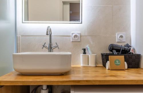 Riom Apartment | LE CATELE - Studio RIOM - 3 pers - Vulcania - Puy de Dôme - Proche Clermont Ferrand