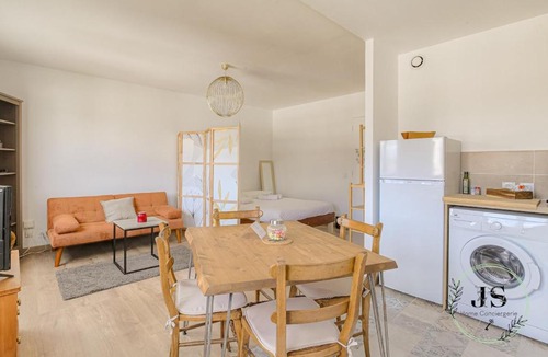 5th Arrondissement Apartment | Le Celeste Lumineux Studio tout équipé