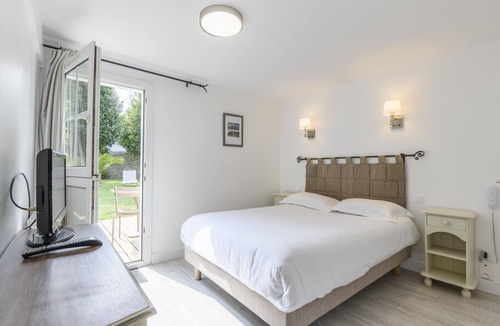Le Palais Hotel | Le Clos Fleuri