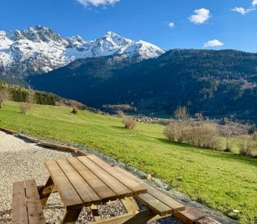 Laval Ski Chalet | Le Crystalia