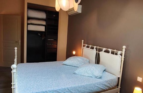 Le Peage-de-Roussillon Apartment | Le duplex du jardin des cils
