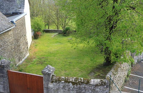 Palmas-d'Aveyron House | Le gîte de la glycine, renovated house, terrace with magnificent view, enclosed garden